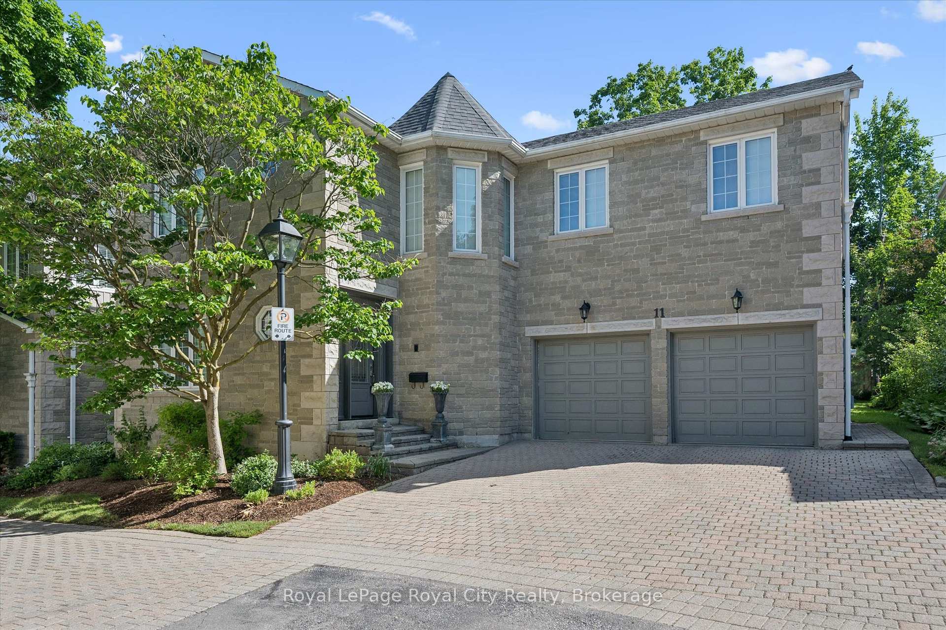 Photo 2 of Unit 11, 25 Manor Park Crescent, Guelph, Dovercliffe Park/Old University — HOMEH