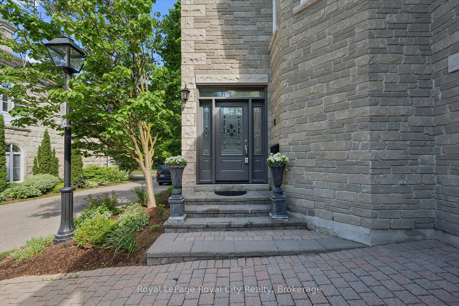Photo 3 of Unit 11, 25 Manor Park Crescent, Guelph, Dovercliffe Park/Old University — HOMEH