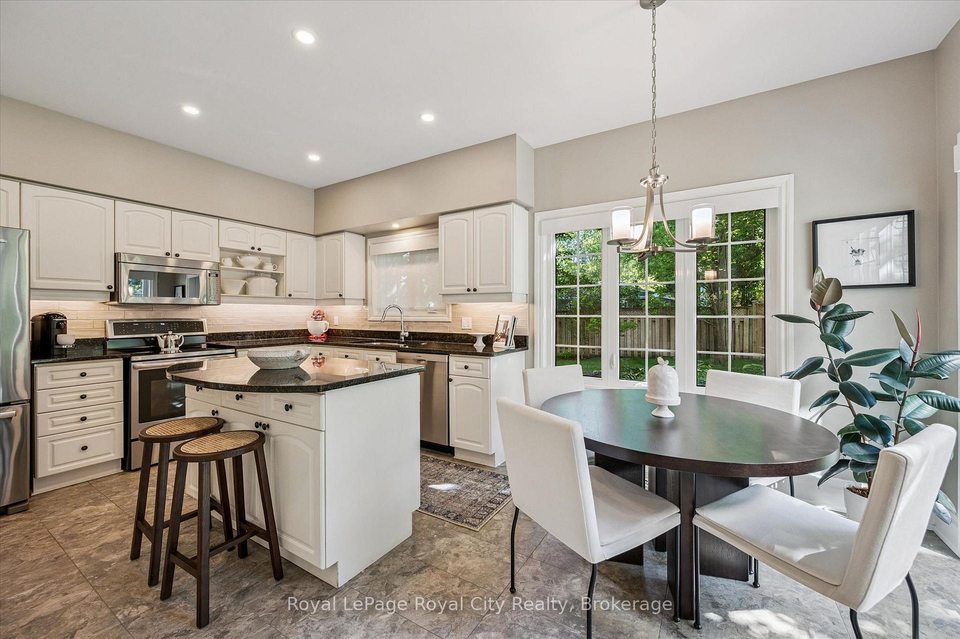 Photo 7 of Unit 11, 25 Manor Park Crescent, Guelph, Dovercliffe Park/Old University — HOMEH