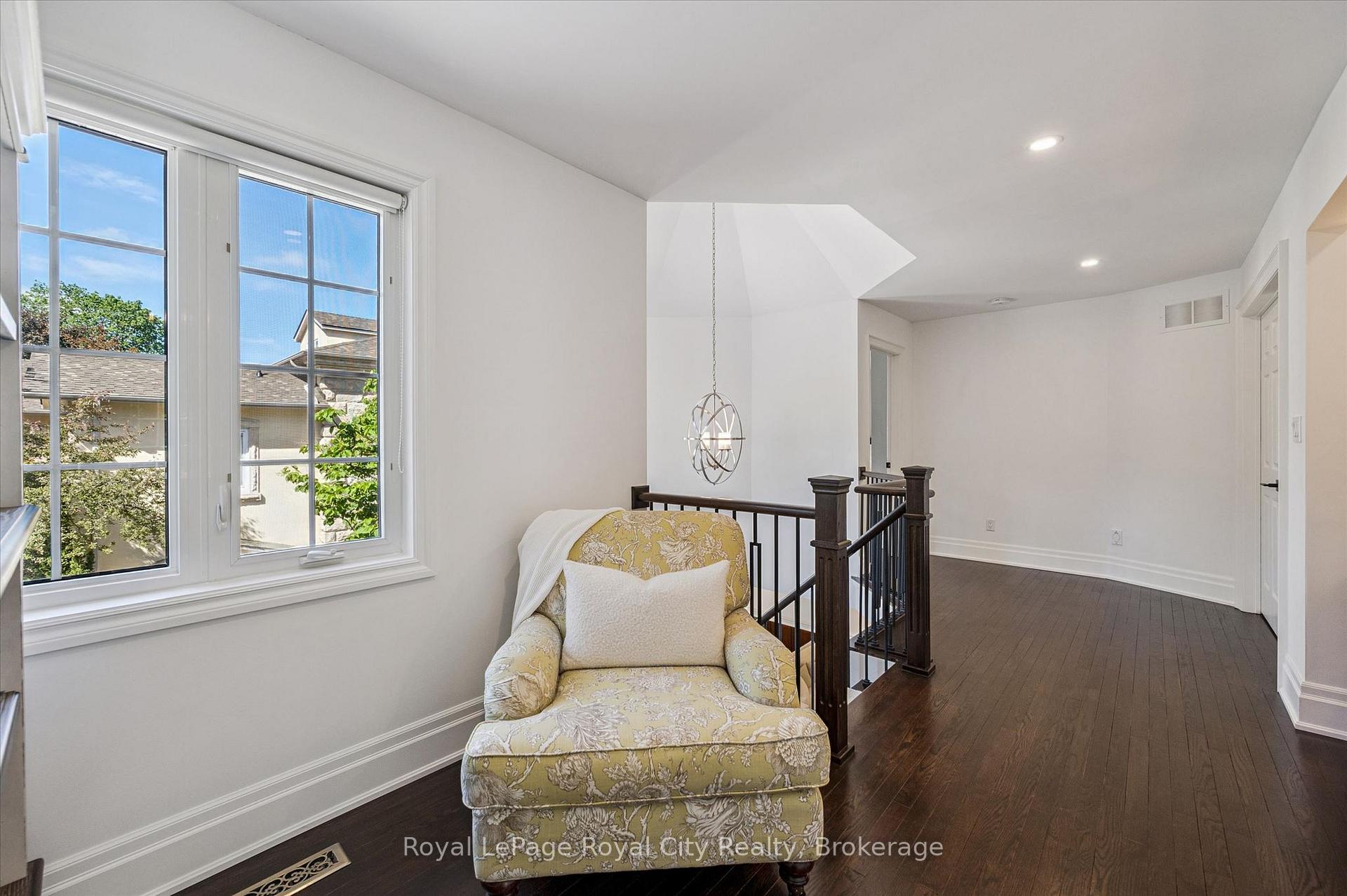 Photo 18 of Unit 11, 25 Manor Park Crescent, Guelph, Dovercliffe Park/Old University — HOMEH