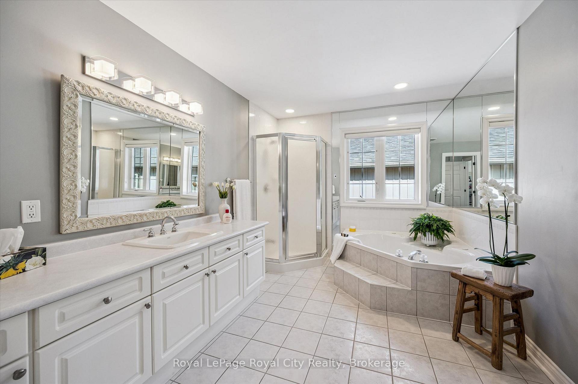 Photo 29 of Unit 11, 25 Manor Park Crescent, Guelph, Dovercliffe Park/Old University — HOMEH