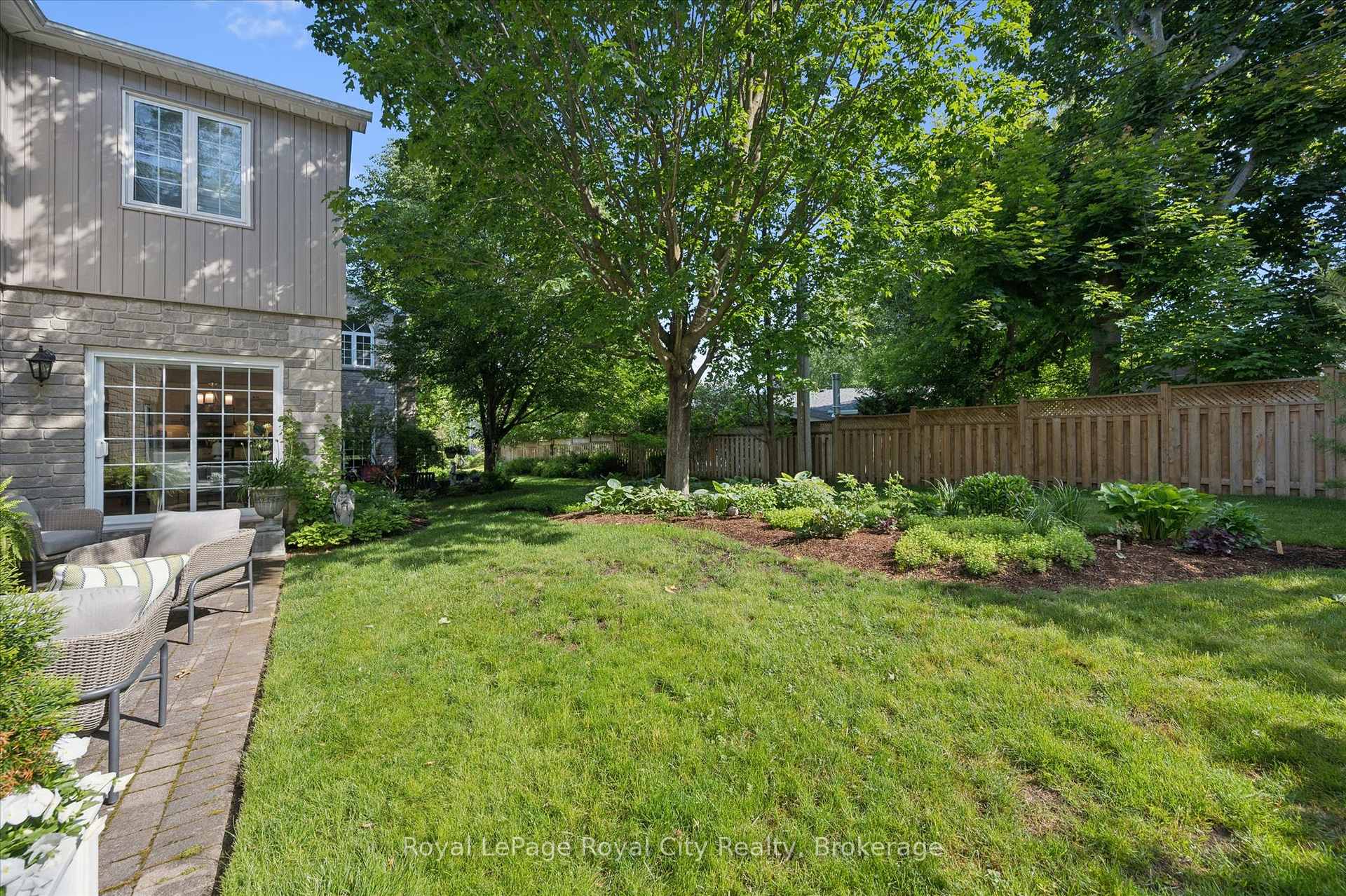 Photo 31 of Unit 11, 25 Manor Park Crescent, Guelph, Dovercliffe Park/Old University — HOMEH