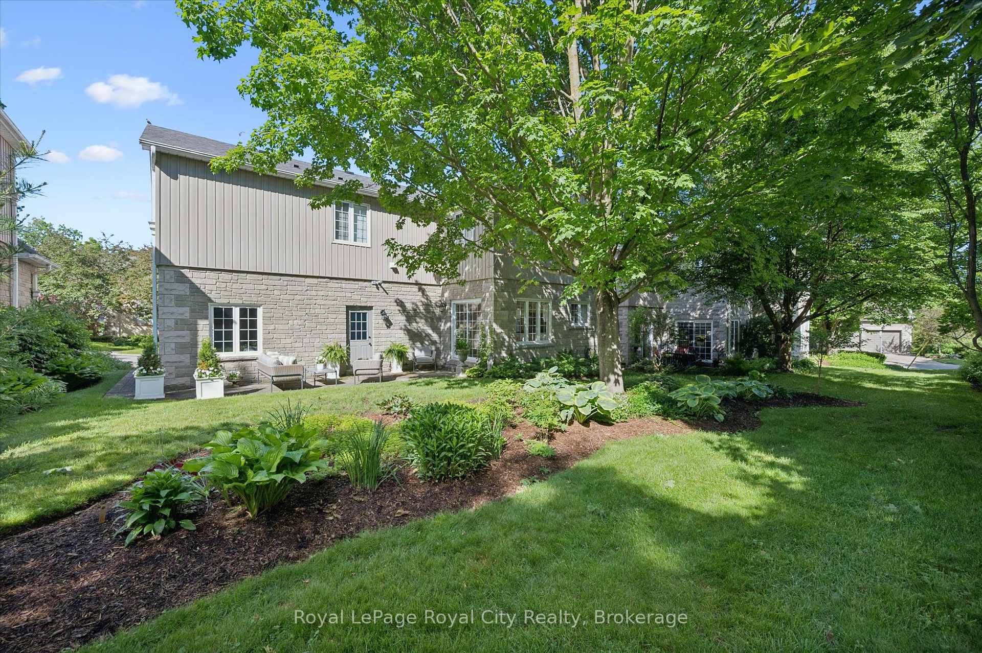 Photo 33 of Unit 11, 25 Manor Park Crescent, Guelph, Dovercliffe Park/Old University — HOMEH