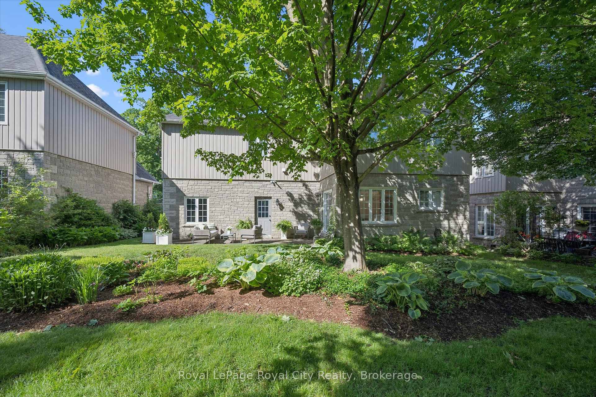 Photo 34 of Unit 11, 25 Manor Park Crescent, Guelph, Dovercliffe Park/Old University — HOMEH