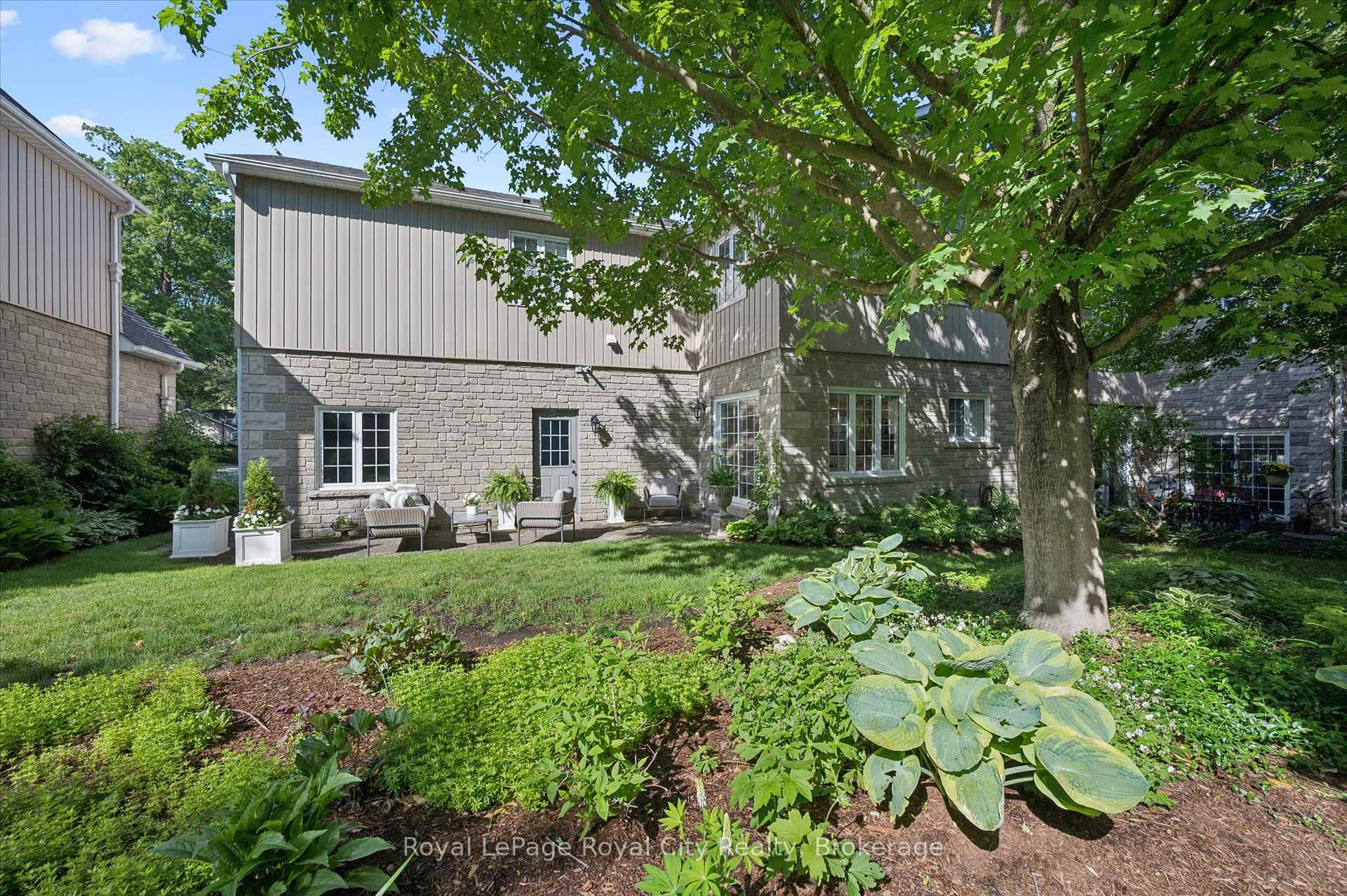 Photo 35 of Unit 11, 25 Manor Park Crescent, Guelph, Dovercliffe Park/Old University — HOMEH