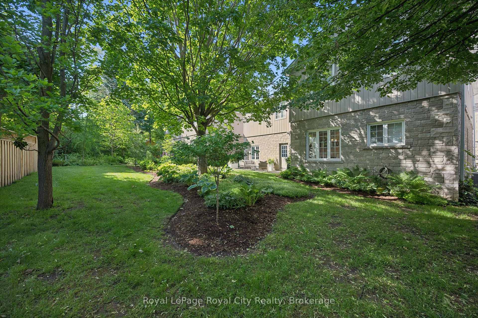 Photo 36 of Unit 11, 25 Manor Park Crescent, Guelph, Dovercliffe Park/Old University — HOMEH