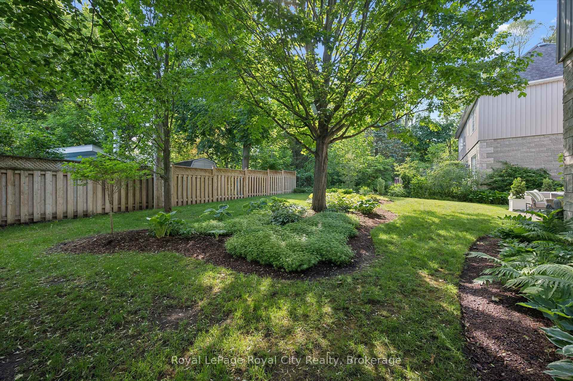 Photo 37 of Unit 11, 25 Manor Park Crescent, Guelph, Dovercliffe Park/Old University — HOMEH