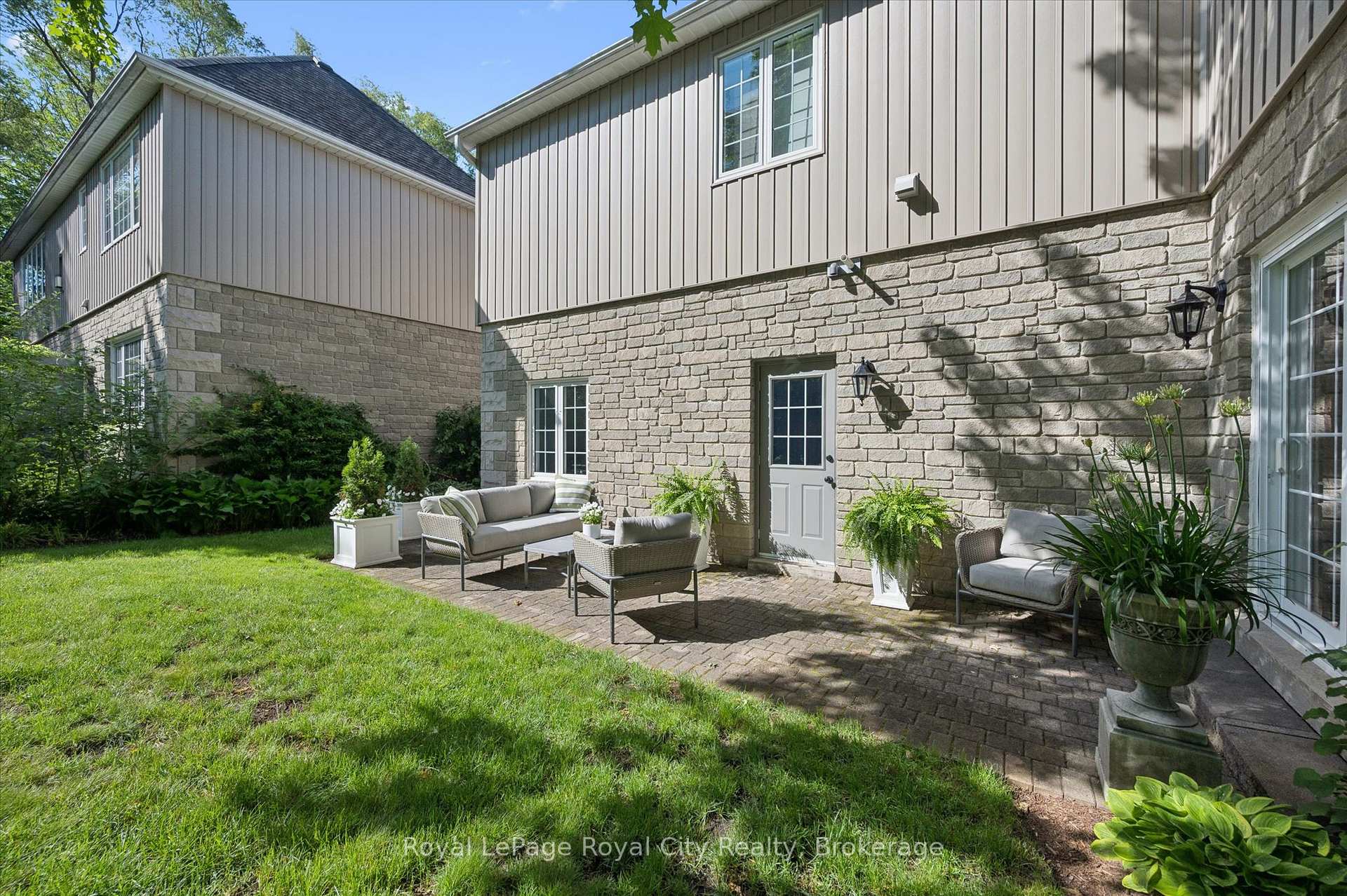 Photo 38 of Unit 11, 25 Manor Park Crescent, Guelph, Dovercliffe Park/Old University — HOMEH