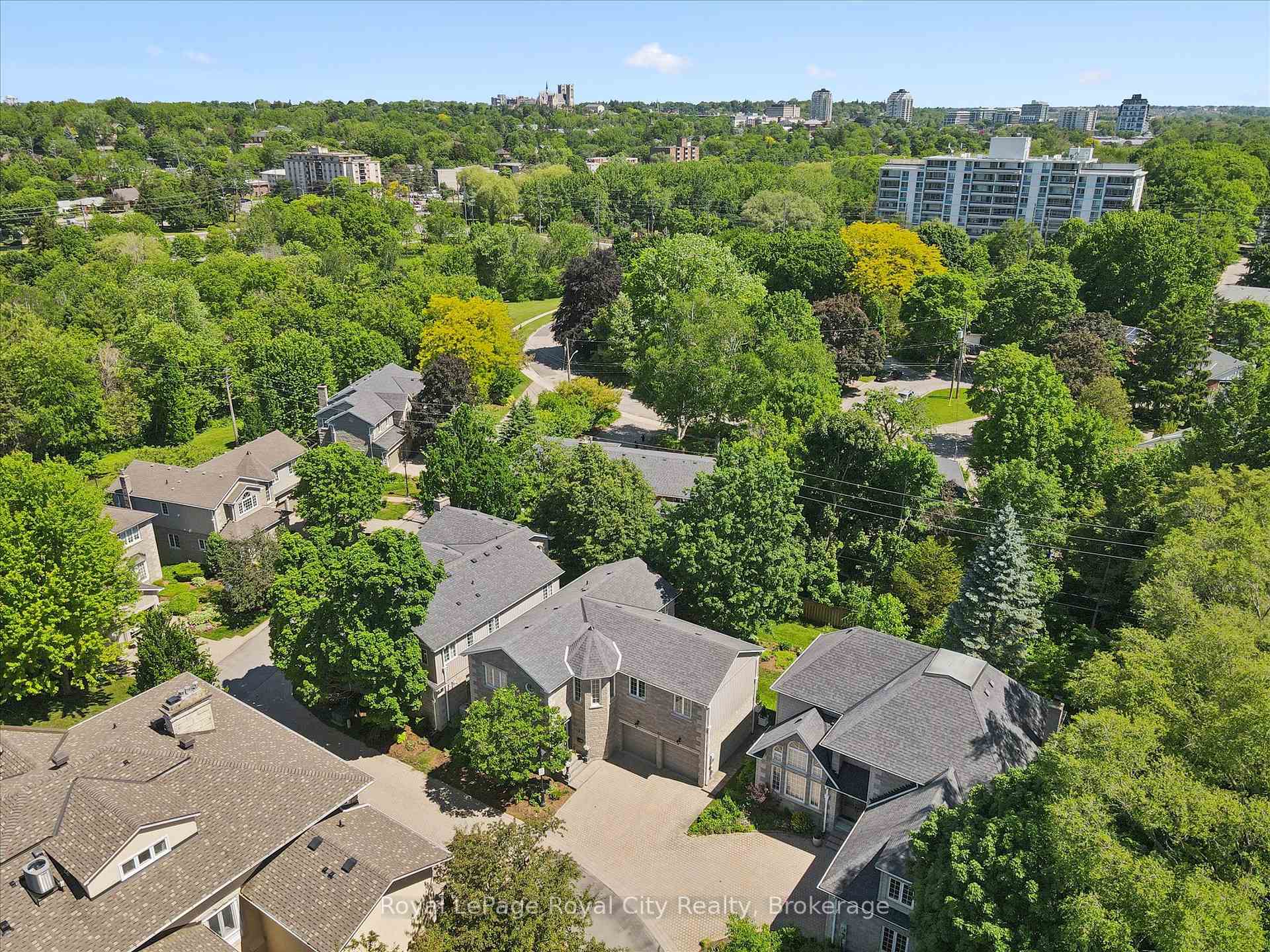 Photo 40 of Unit 11, 25 Manor Park Crescent, Guelph, Dovercliffe Park/Old University — HOMEH