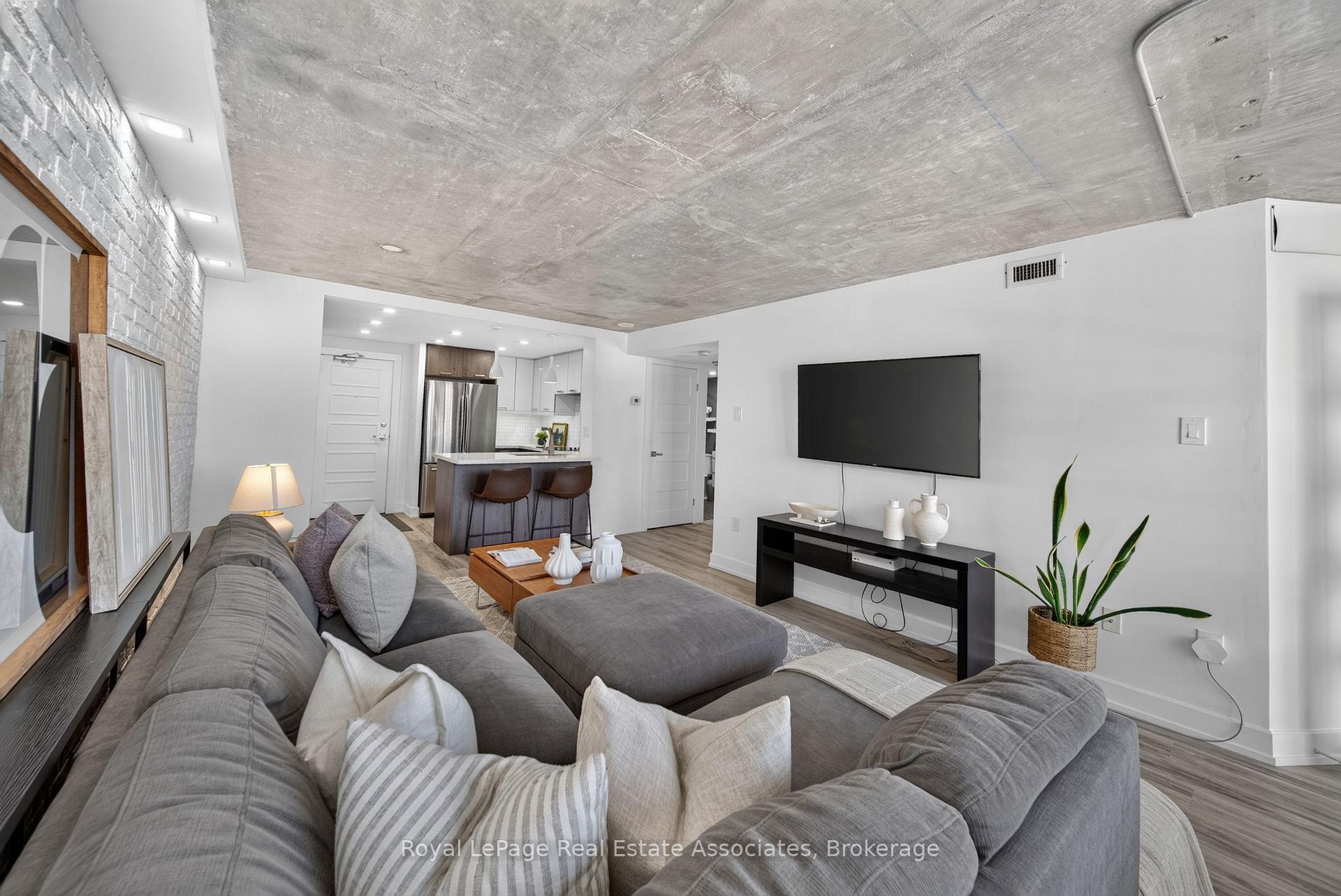 Photo 6 of Unit 1603, 705 King Street W, Toronto, Niagara — HOMEH