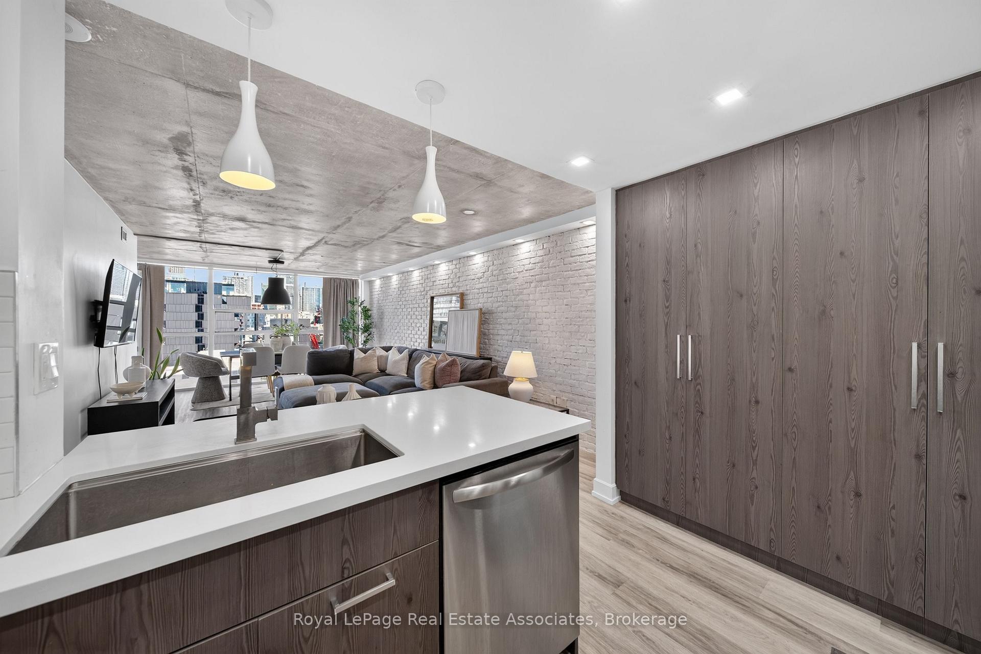Photo 8 of Unit 1603, 705 King Street W, Toronto, Niagara — HOMEH