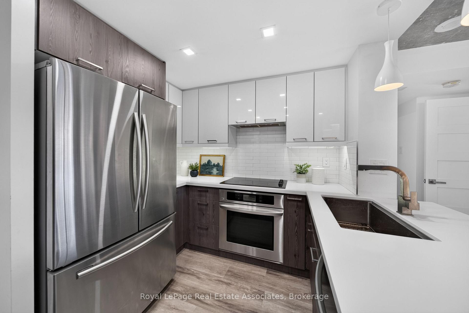 Photo 9 of Unit 1603, 705 King Street W, Toronto, Niagara — HOMEH