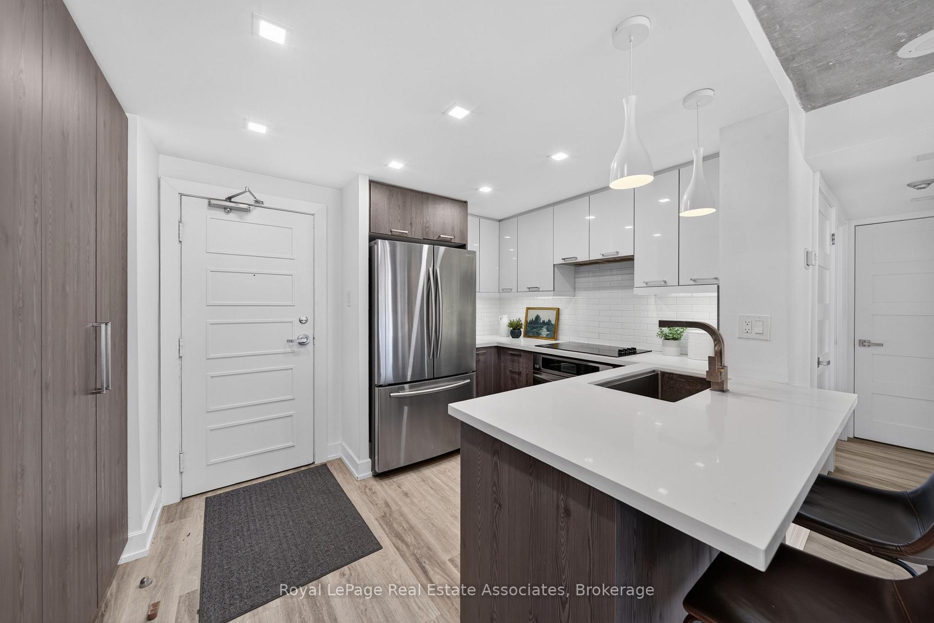 Photo 10 of Unit 1603, 705 King Street W, Toronto, Niagara — HOMEH
