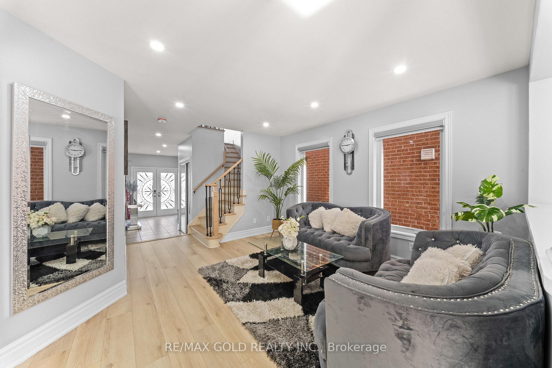 Photo 4 of 8 Bayridge Drive, Brampton, Vales of Castlemore — HOMEH