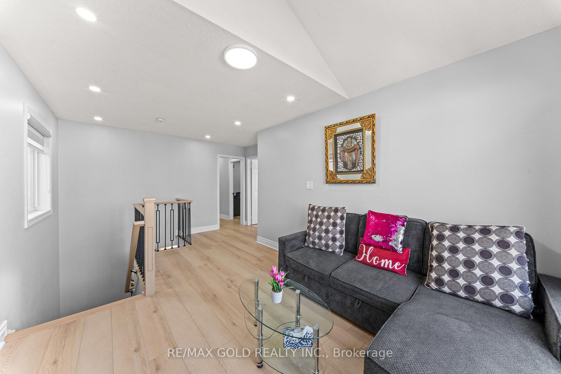 Photo 14 of 8 Bayridge Drive, Brampton, Vales of Castlemore — HOMEH
