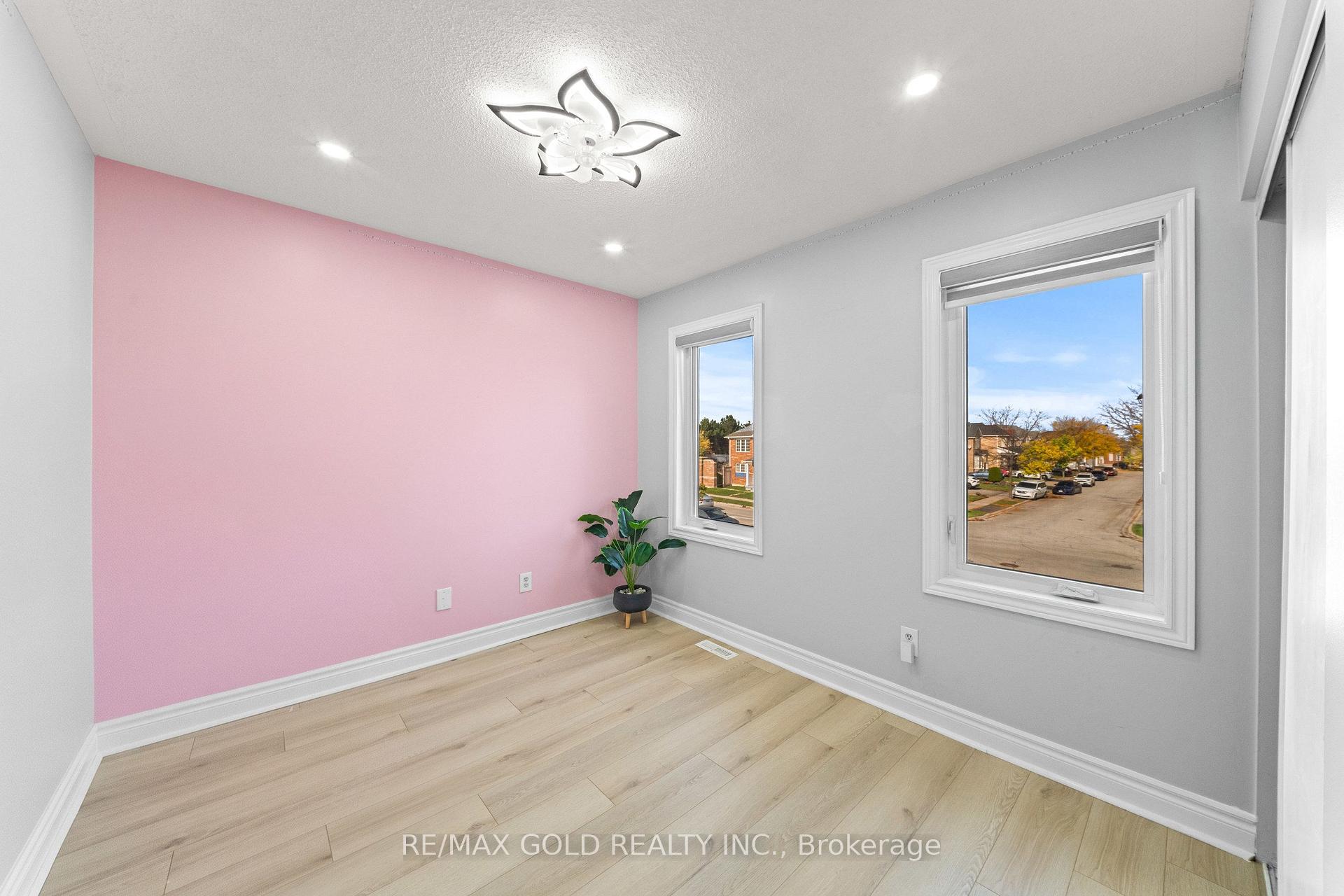 Photo 17 of 8 Bayridge Drive, Brampton, Vales of Castlemore — HOMEH