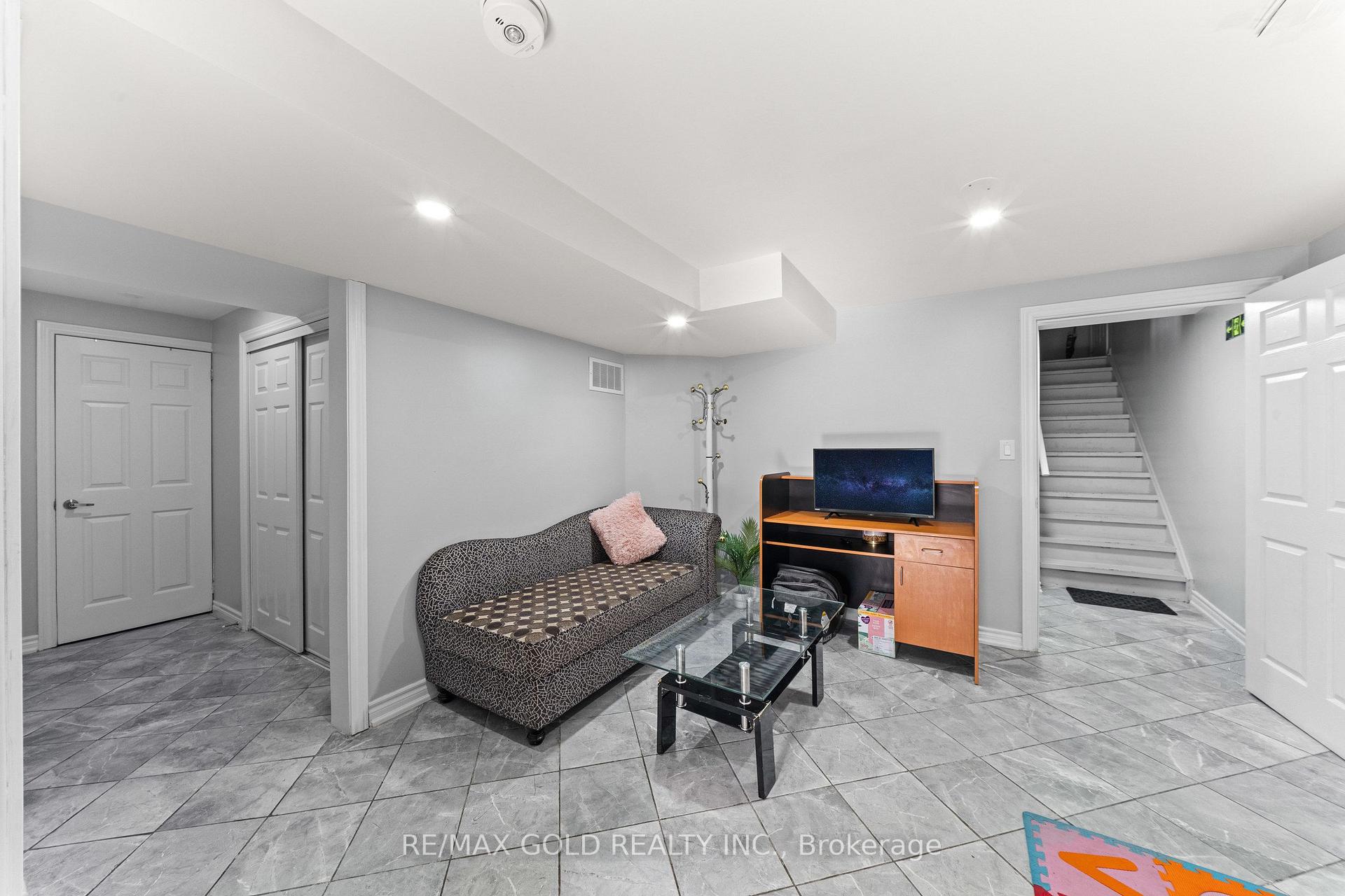Photo 22 of 8 Bayridge Drive, Brampton, Vales of Castlemore — HOMEH