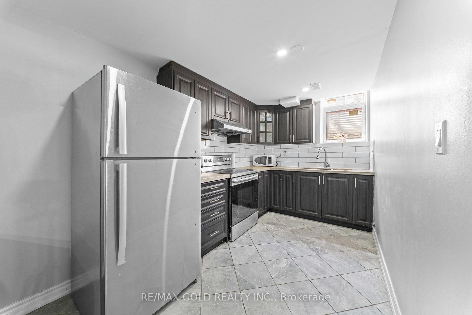 Photo 23 of 8 Bayridge Drive, Brampton, Vales of Castlemore — HOMEH