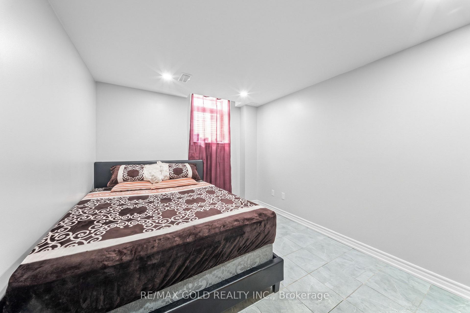 Photo 27 of 8 Bayridge Drive, Brampton, Vales of Castlemore — HOMEH