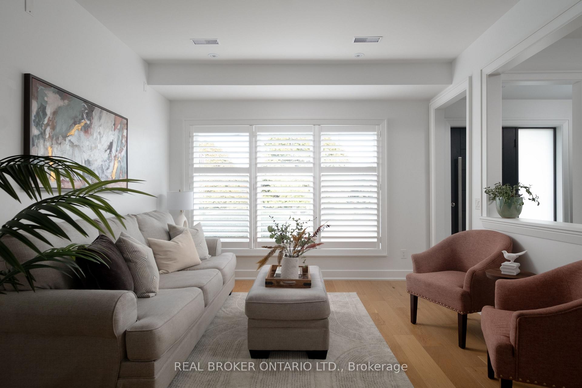 Photo 3 of 1633 Coram Crescent, Mississauga, Dixie — HOMEH