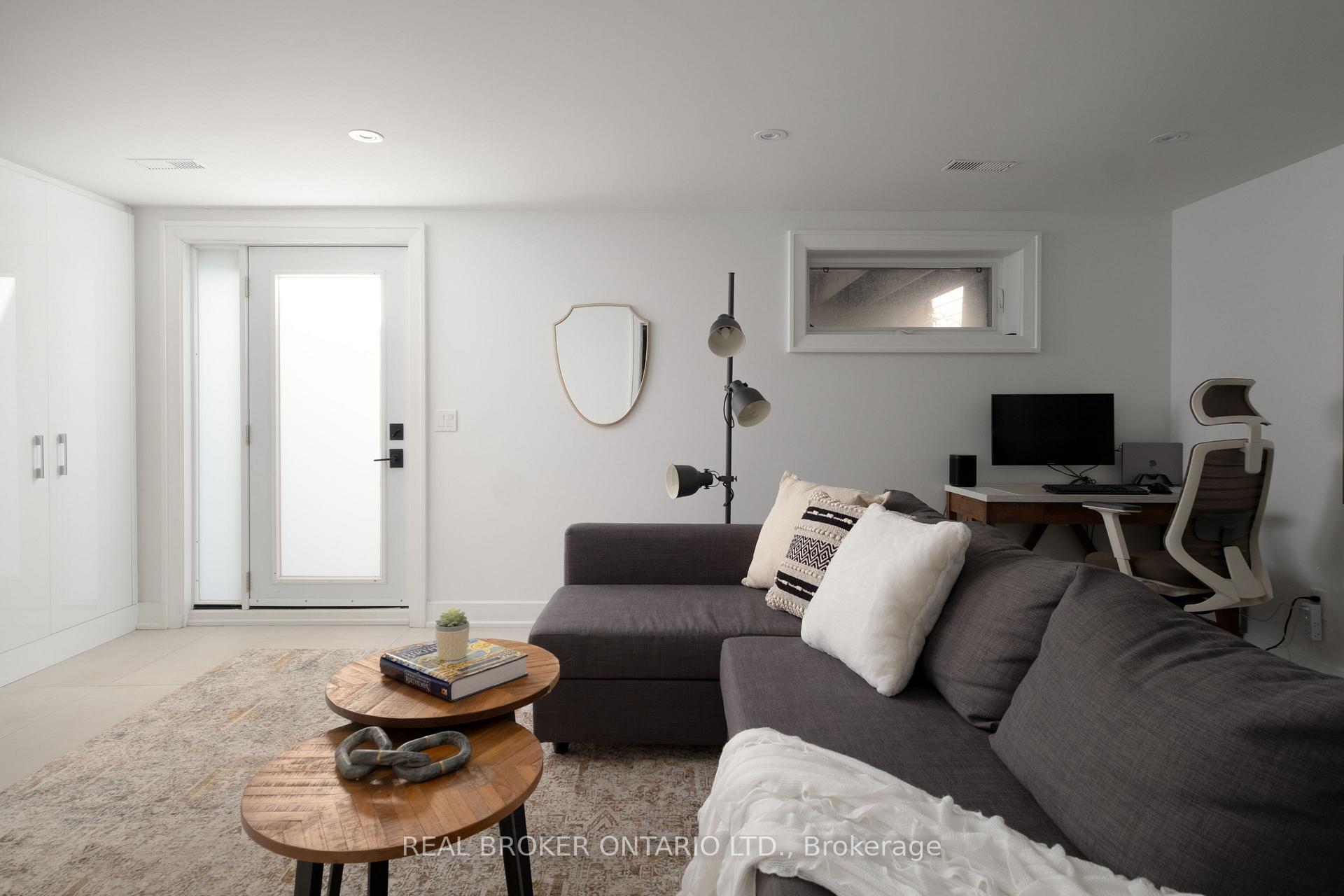 Photo 31 of 1633 Coram Crescent, Mississauga, Dixie — HOMEH