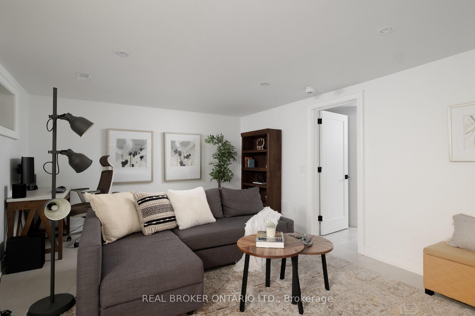 Photo 33 of 1633 Coram Crescent, Mississauga, Dixie — HOMEH