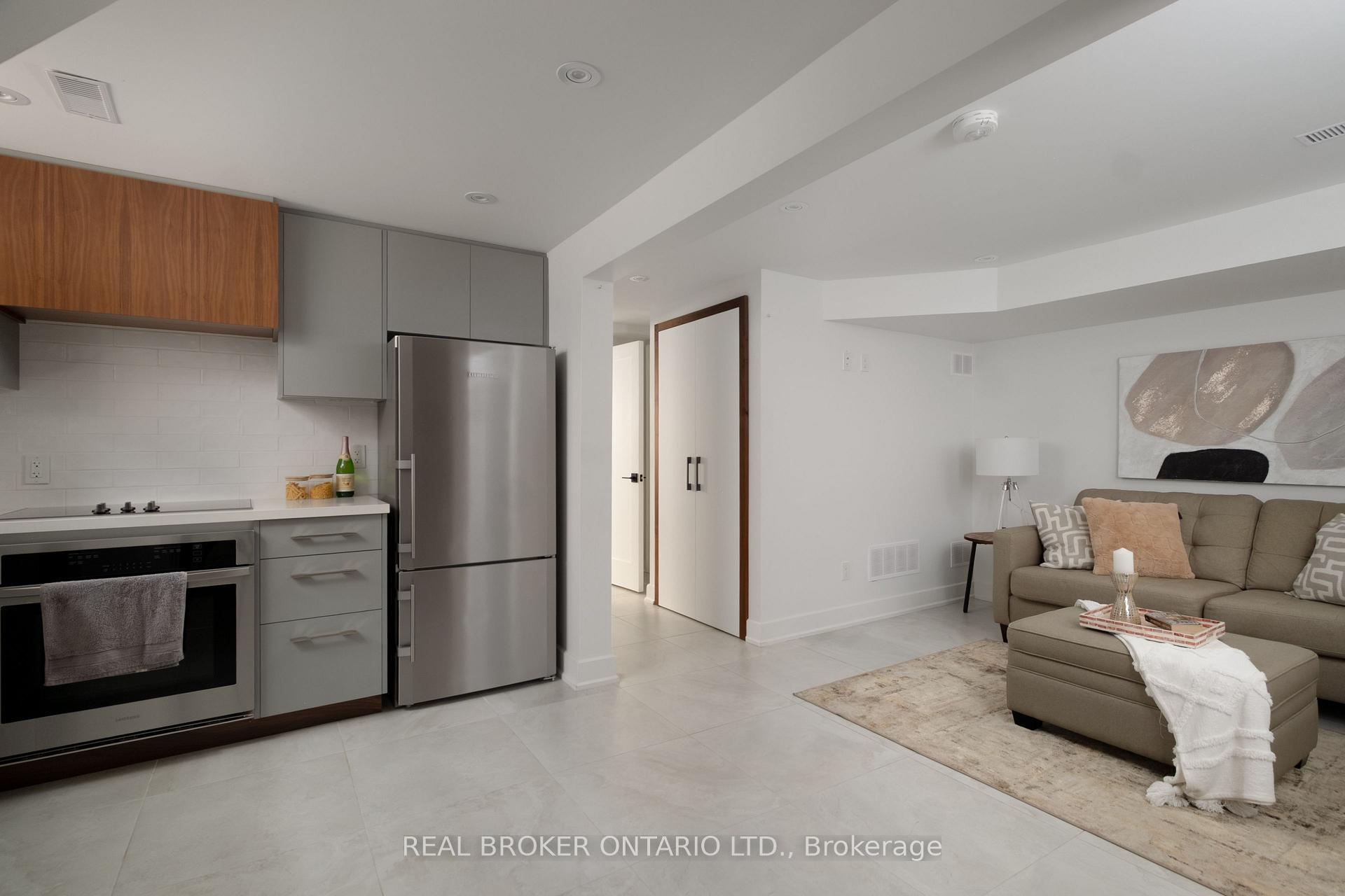 Photo 34 of 1633 Coram Crescent, Mississauga, Dixie — HOMEH