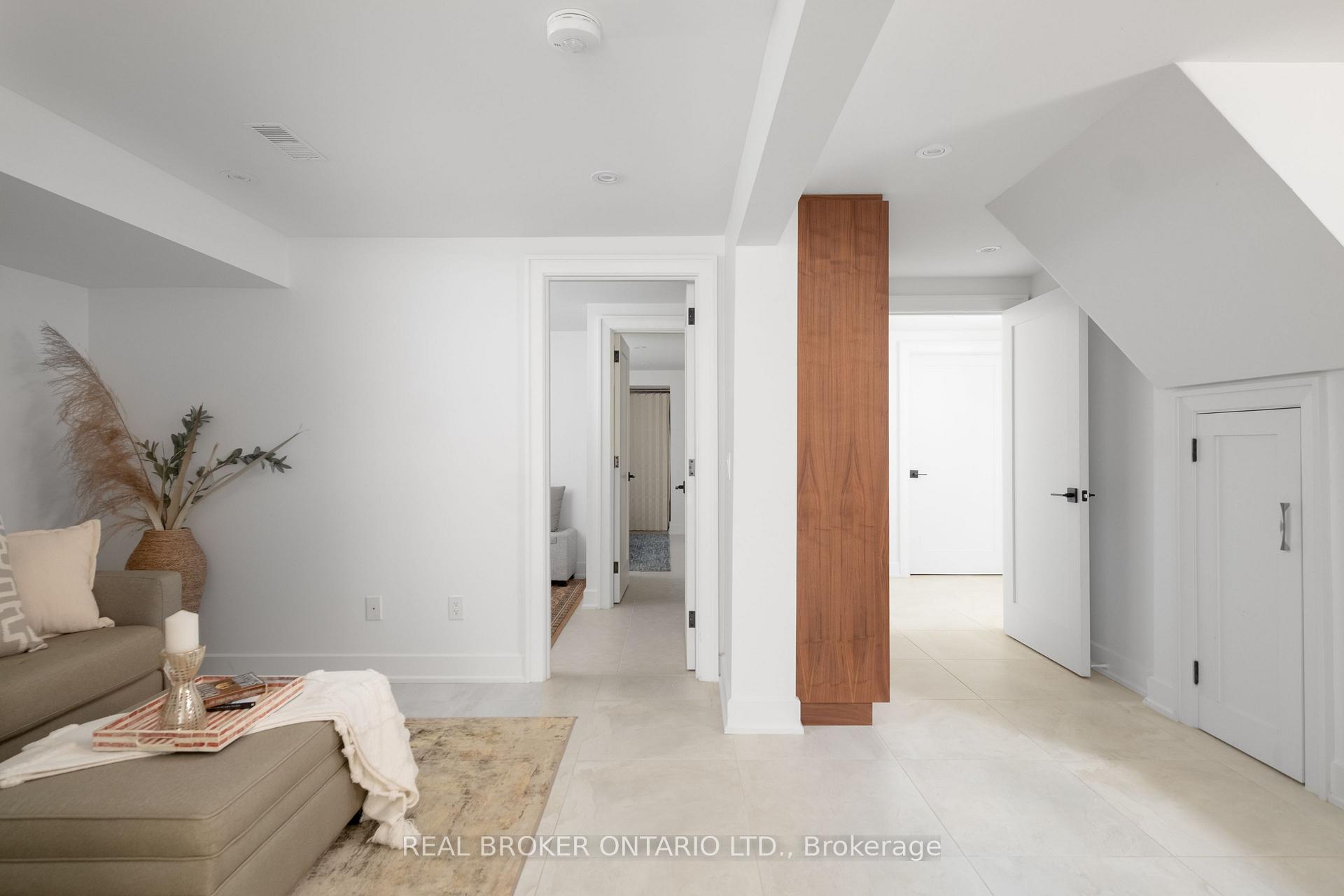 Photo 37 of 1633 Coram Crescent, Mississauga, Dixie — HOMEH
