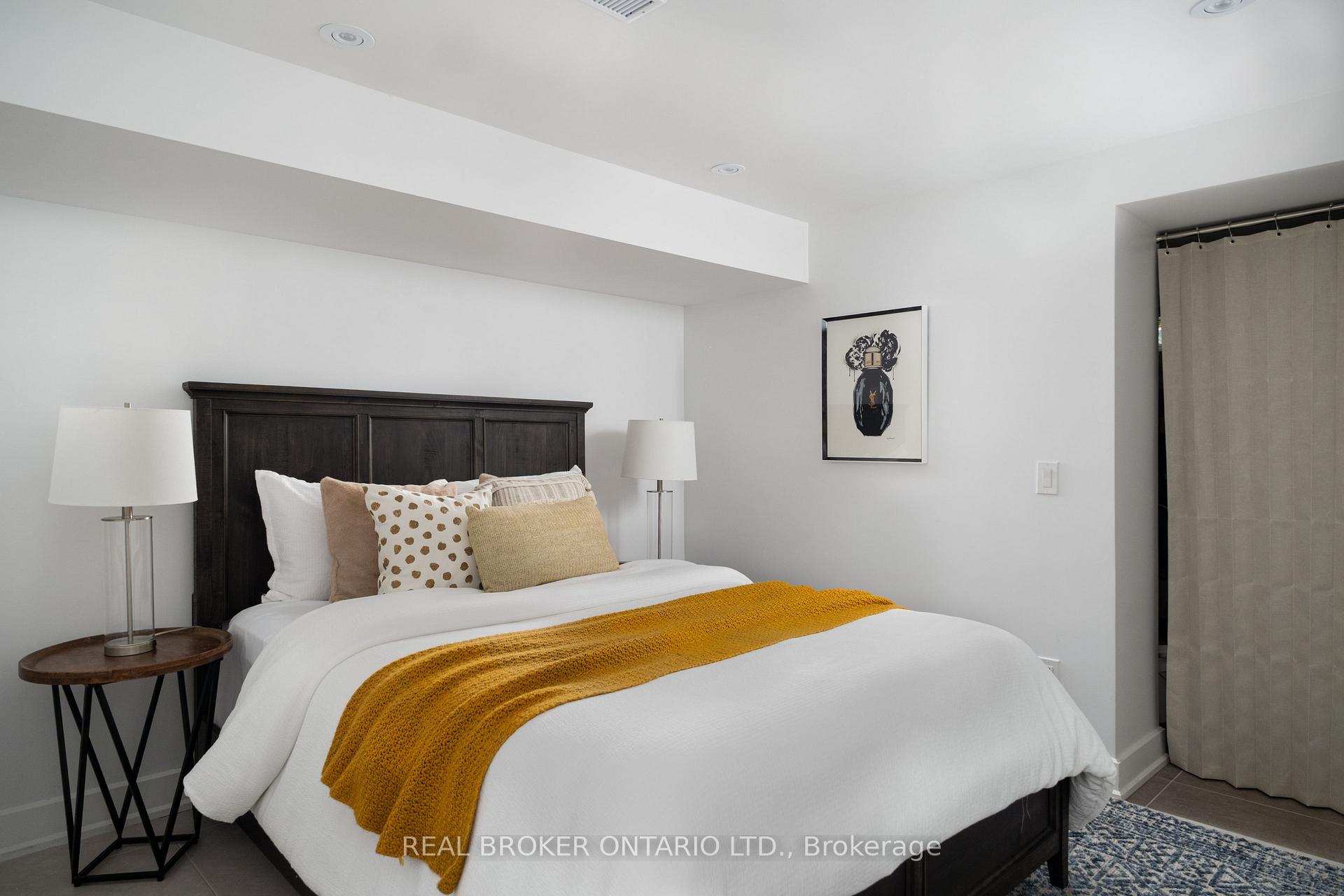 Photo 39 of 1633 Coram Crescent, Mississauga, Dixie — HOMEH