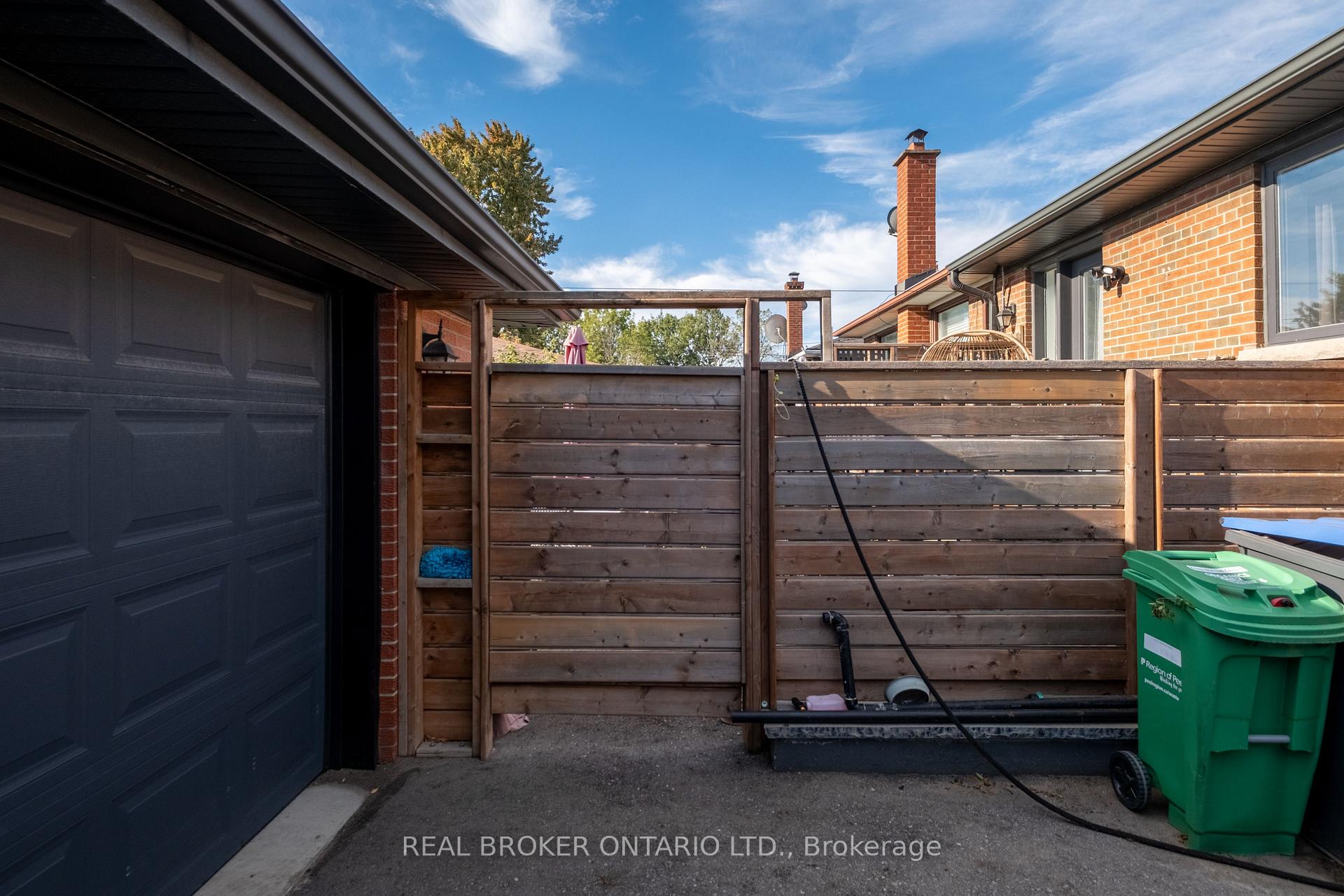 Photo 45 of 1633 Coram Crescent, Mississauga, Dixie — HOMEH