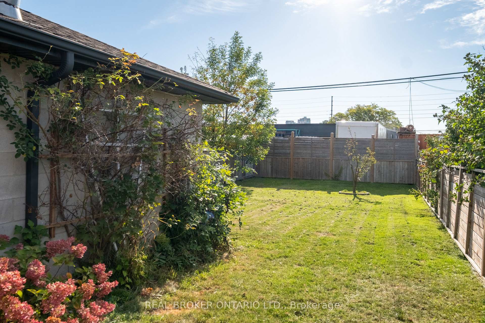 Photo 46 of 1633 Coram Crescent, Mississauga, Dixie — HOMEH