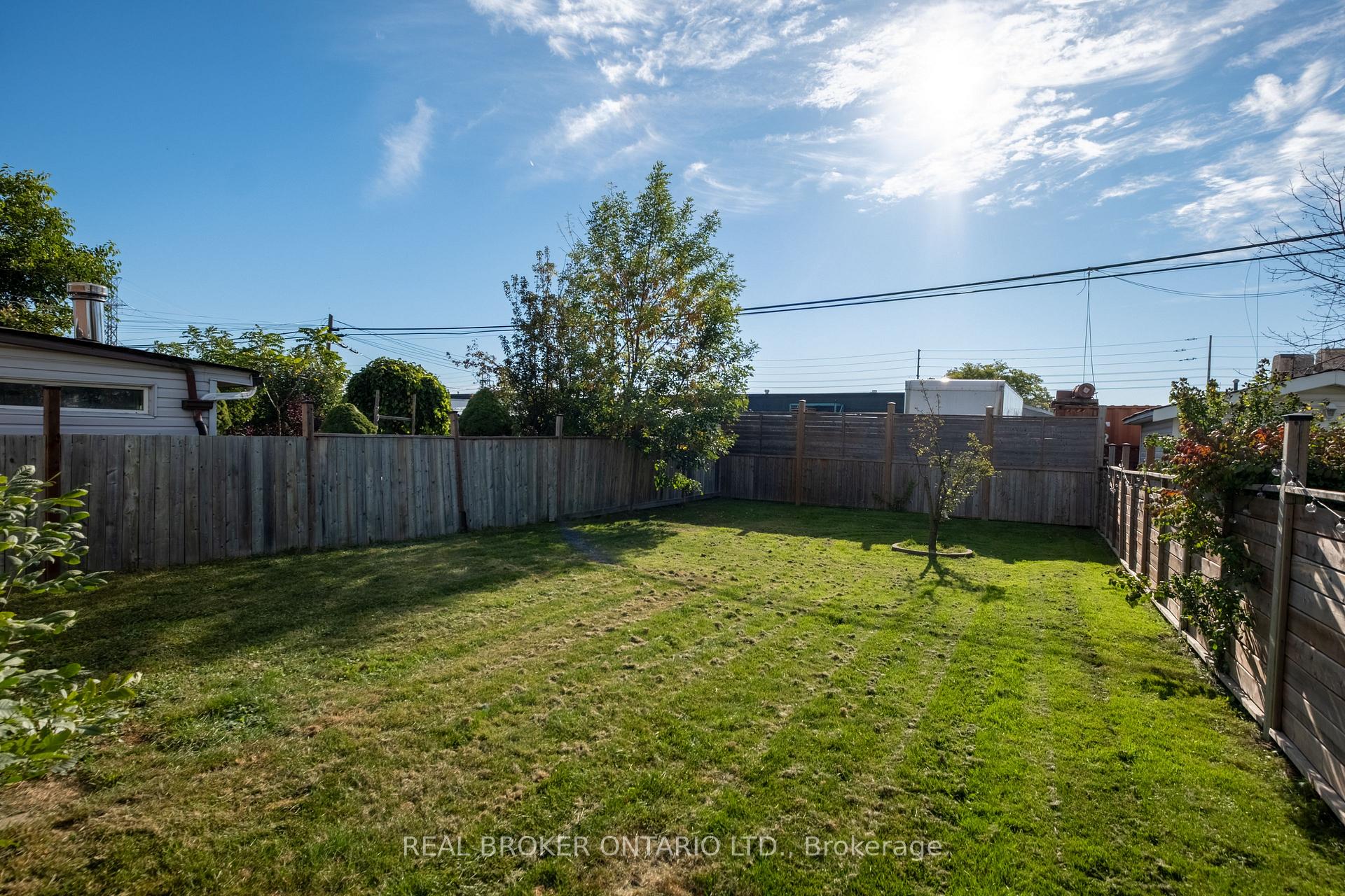 Photo 47 of 1633 Coram Crescent, Mississauga, Dixie — HOMEH