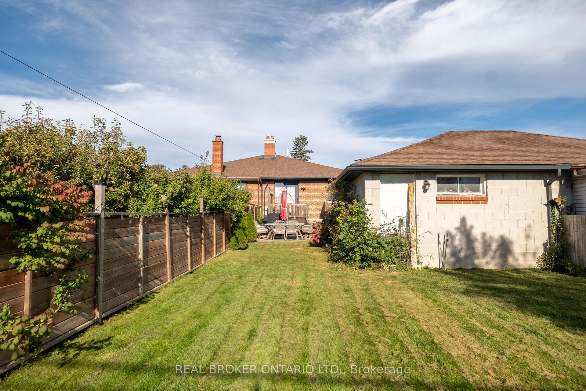 Photo 48 of 1633 Coram Crescent, Mississauga, Dixie — HOMEH