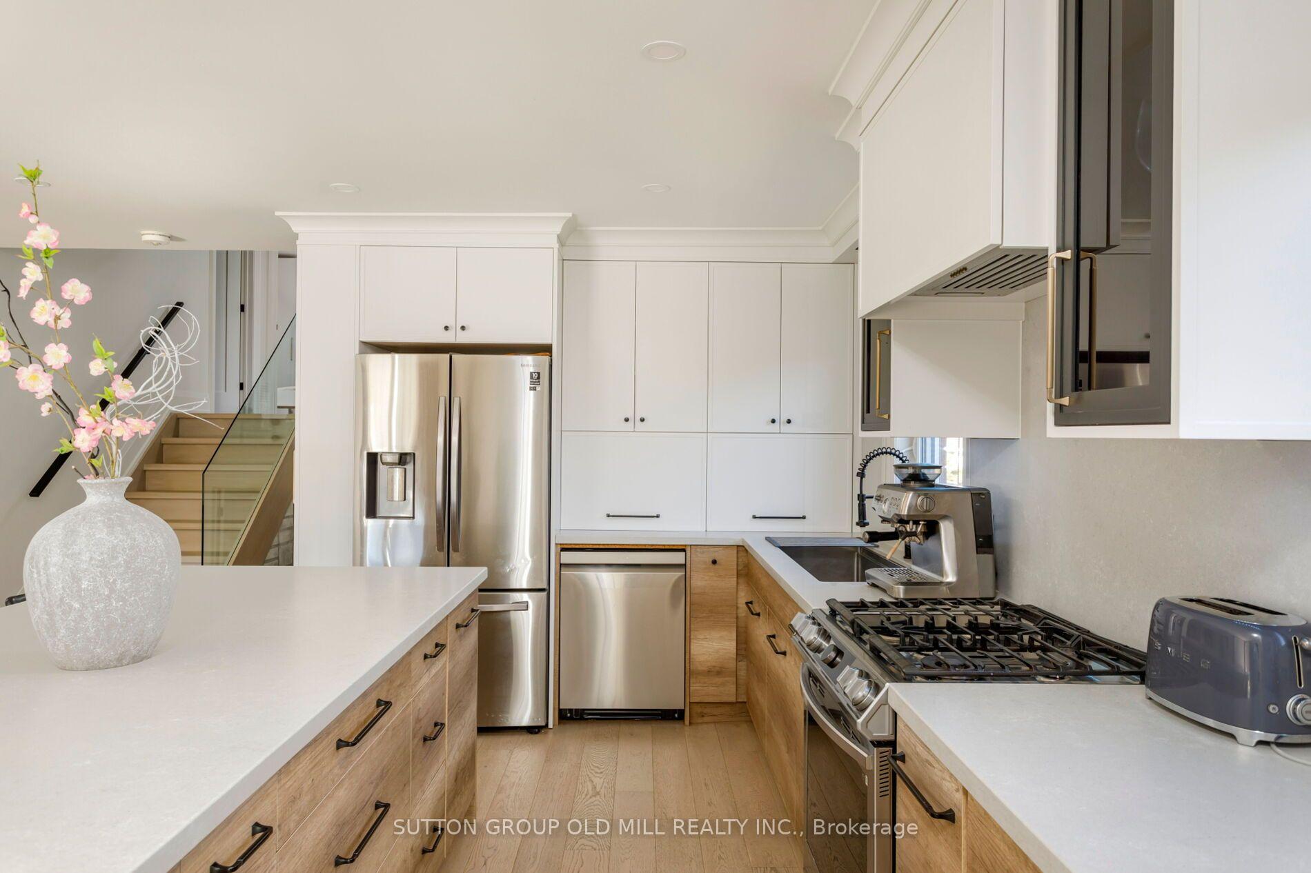 Photo 5 of 1645 Copseholm Trail, Mississauga, Rathwood — HOMEH