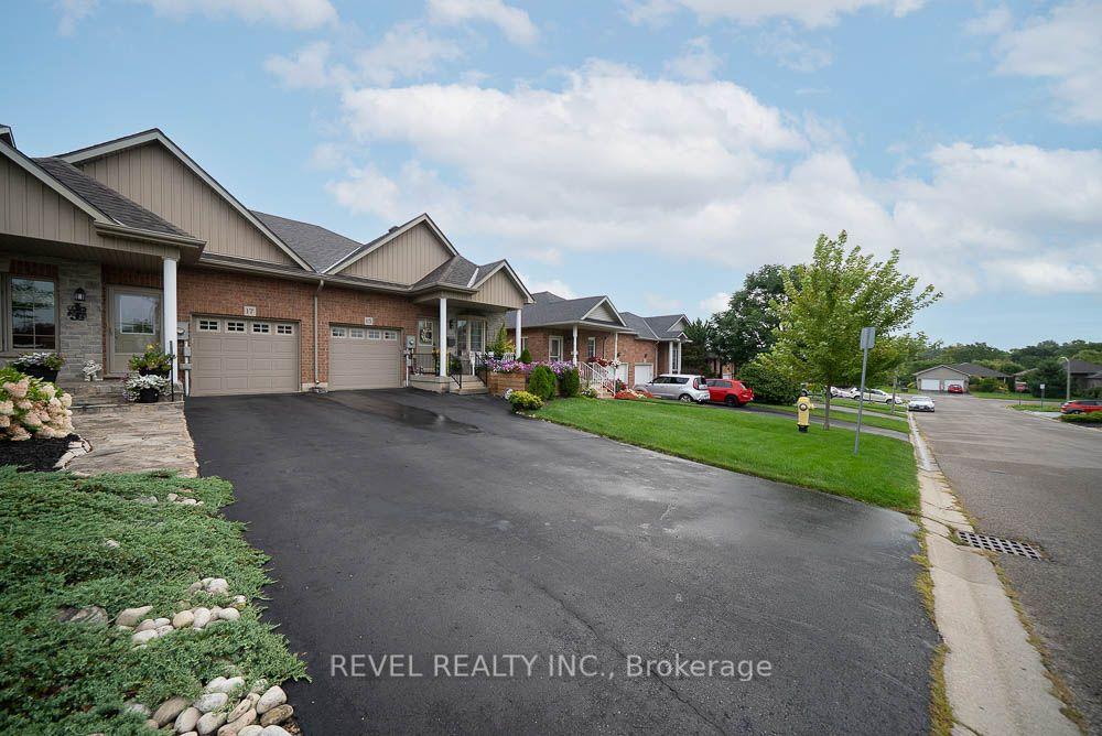 Photo 4 of 15 Millcroft Drive, Norfolk, Simcoe — HOMEH