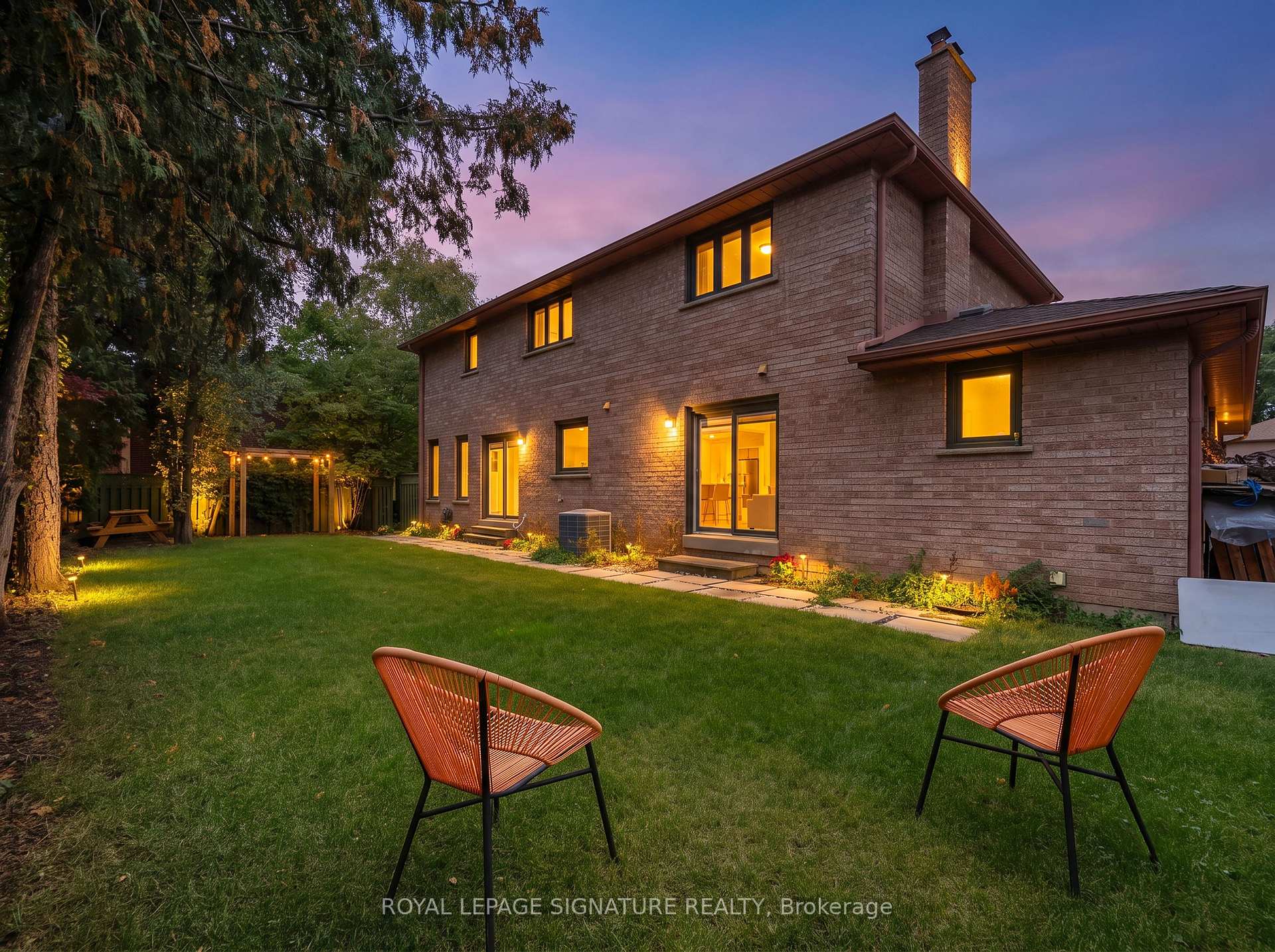 Photo 2 of 4302 Bridlepath Trail, Mississauga, Erin Mills — HOMEH