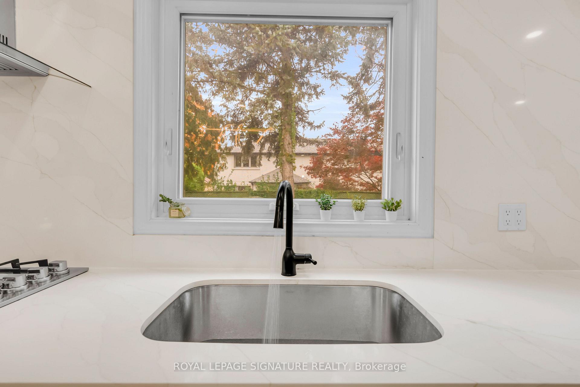 Photo 13 of 4302 Bridlepath Trail, Mississauga, Erin Mills — HOMEH