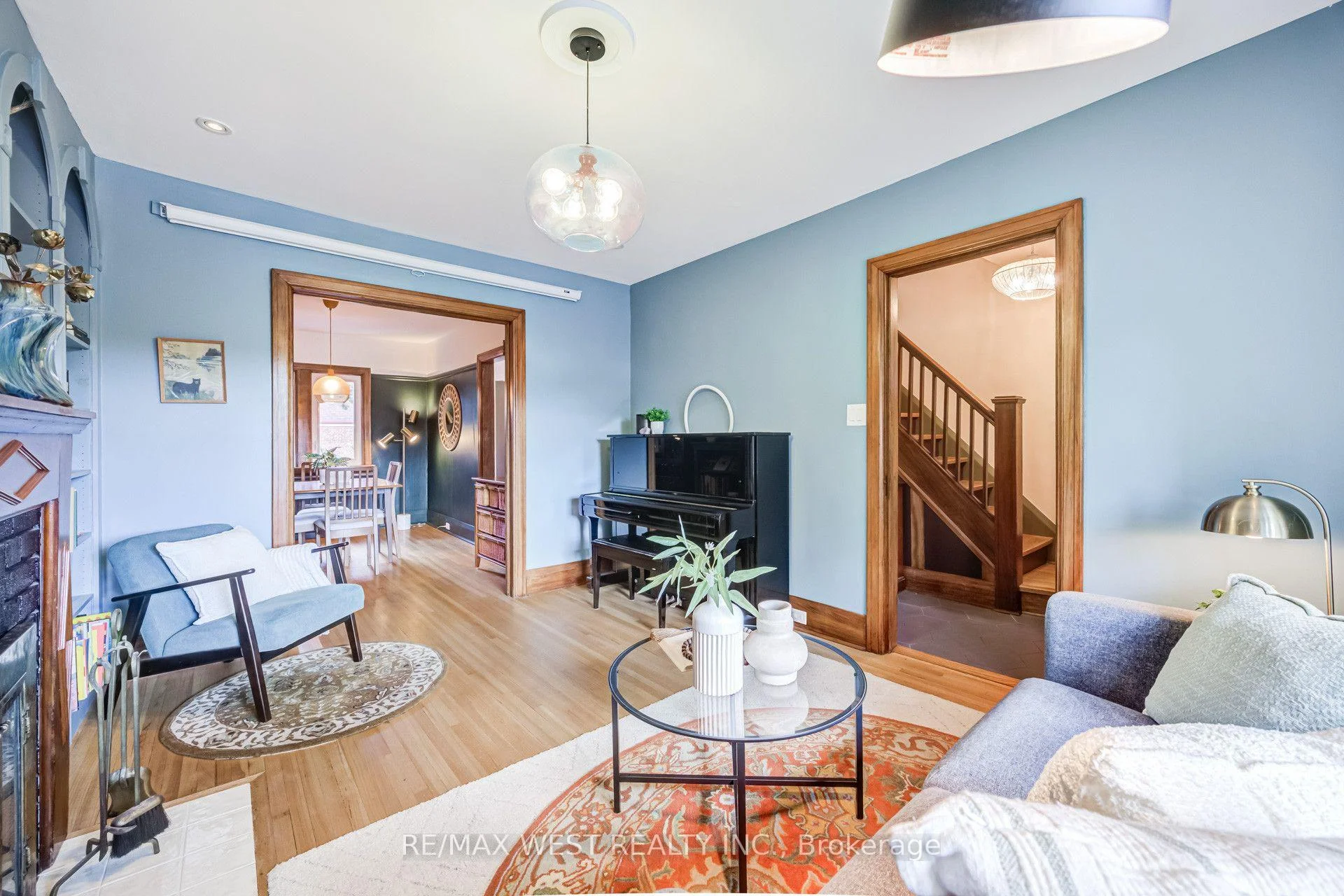 Photo 4 of 258 O'connor Drive, Toronto, East York — HOMEH