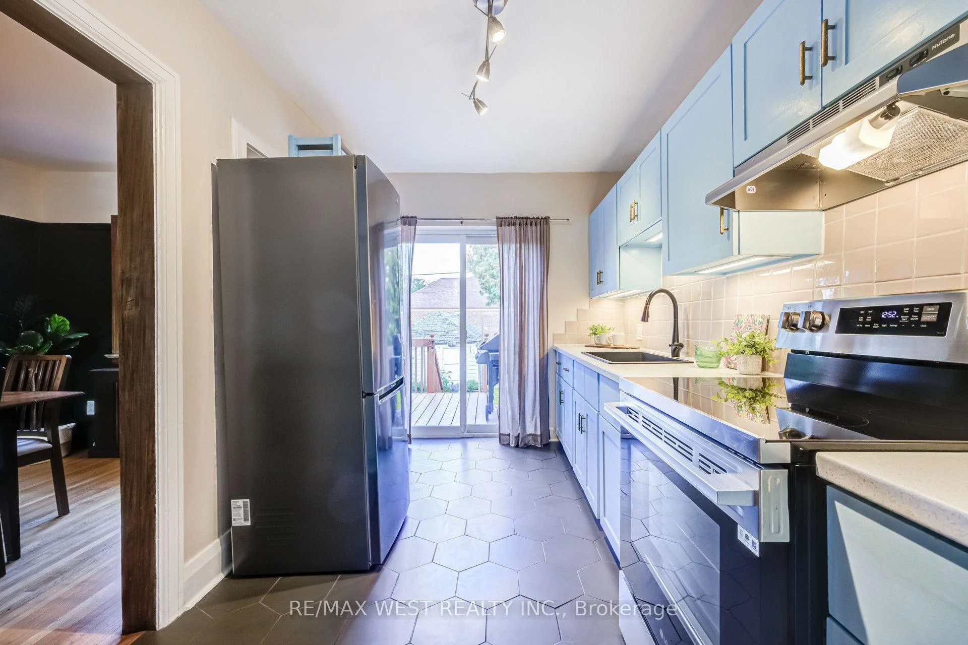 Photo 31 of 258 O'connor Drive, Toronto, East York — HOMEH
