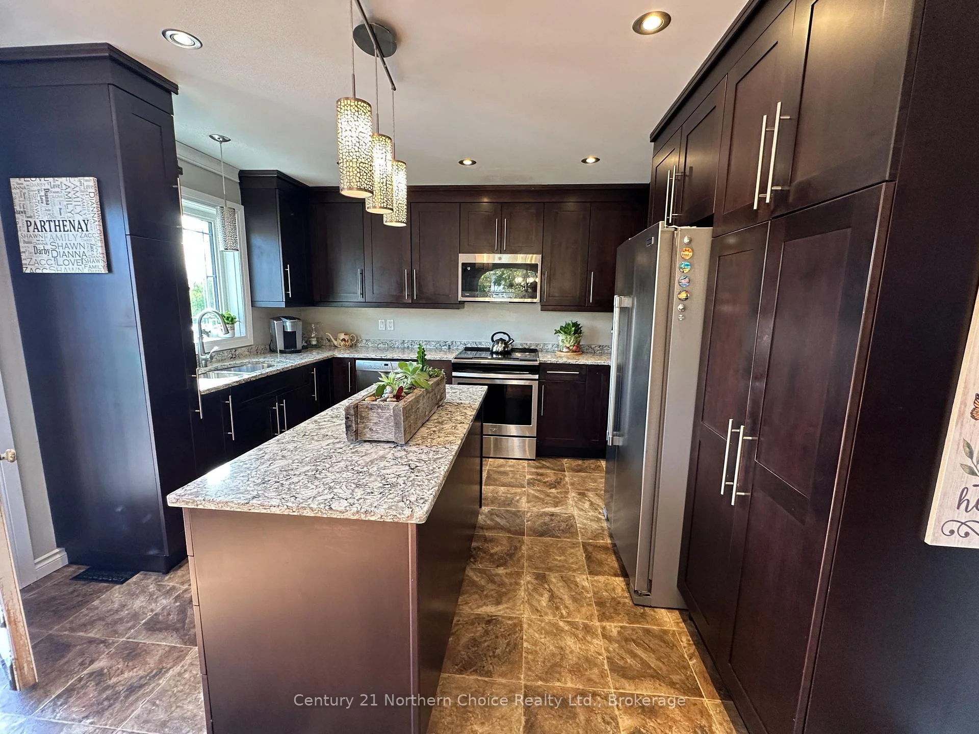 Photo 14 of 100 Detta Road, Red Lake — HOMEH