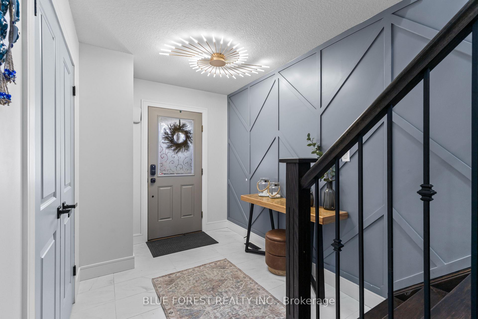 Photo 3 of 3293 Casson Way, London, South W — HOMEH
