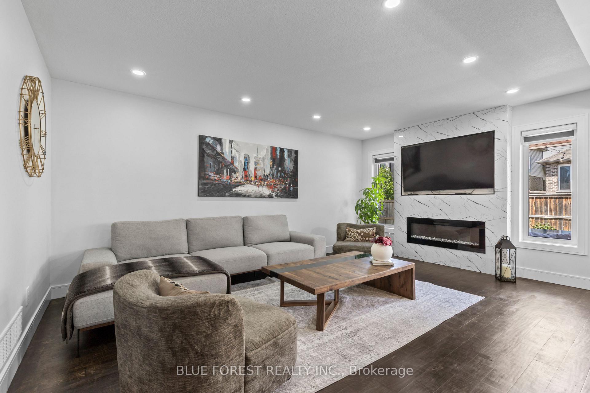 Photo 5 of 3293 Casson Way, London, South W — HOMEH