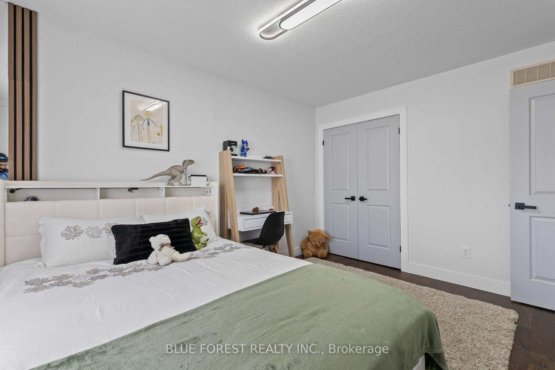 Photo 23 of 3293 Casson Way, London, South W — HOMEH