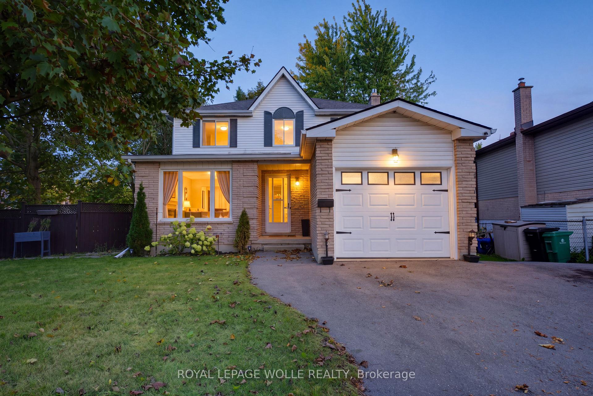 Photo 2 of 74 Stirling Macgregor Drive, Cambridge, St Andrews/Southwood — HOMEH