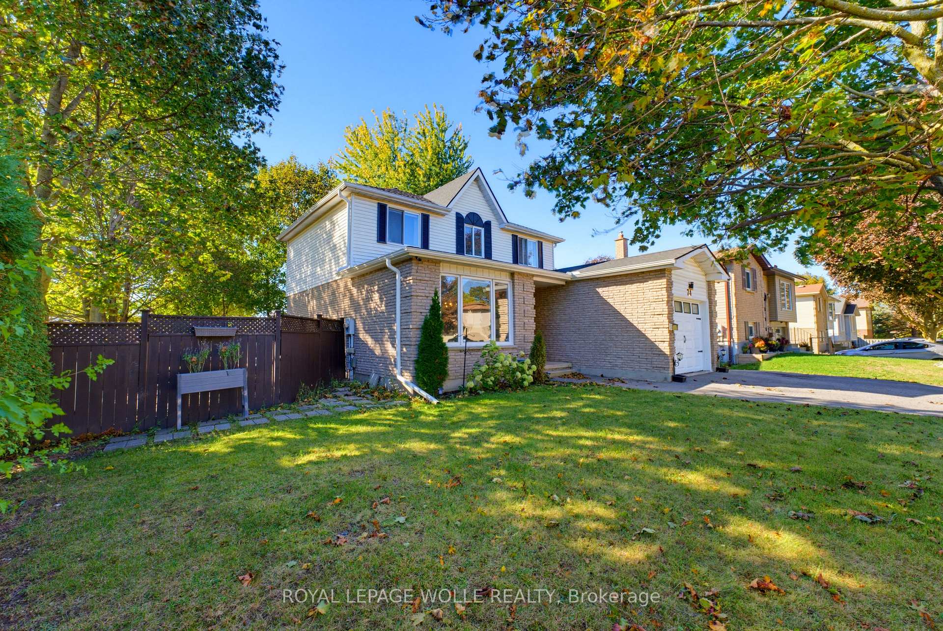 Photo 3 of 74 Stirling Macgregor Drive, Cambridge, St Andrews/Southwood — HOMEH