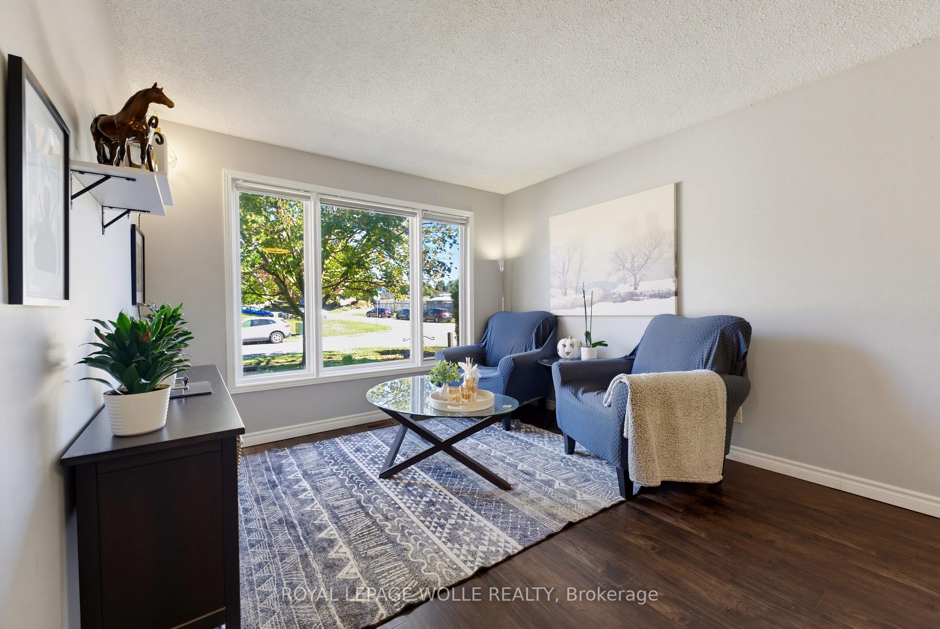 Photo 5 of 74 Stirling Macgregor Drive, Cambridge, St Andrews/Southwood — HOMEH