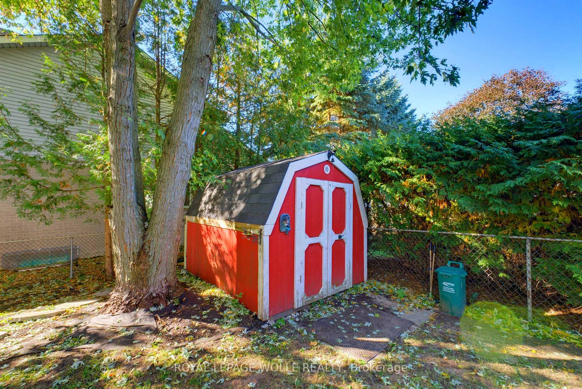 Photo 31 of 74 Stirling Macgregor Drive, Cambridge, St Andrews/Southwood — HOMEH