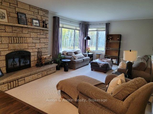 Photo 7 of 257 McMillan Crescent, Dryden, Barclay — HOMEH