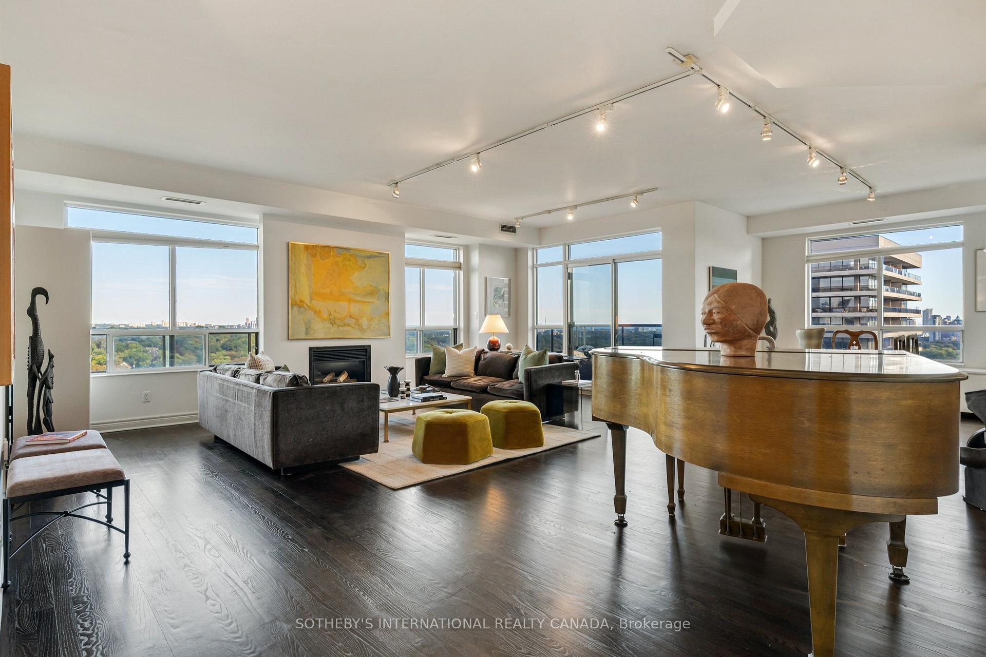 Photo 2 of Unit PH3, 38 Avoca Avenue, Toronto, Rosedale-Moore Park — HOMEH