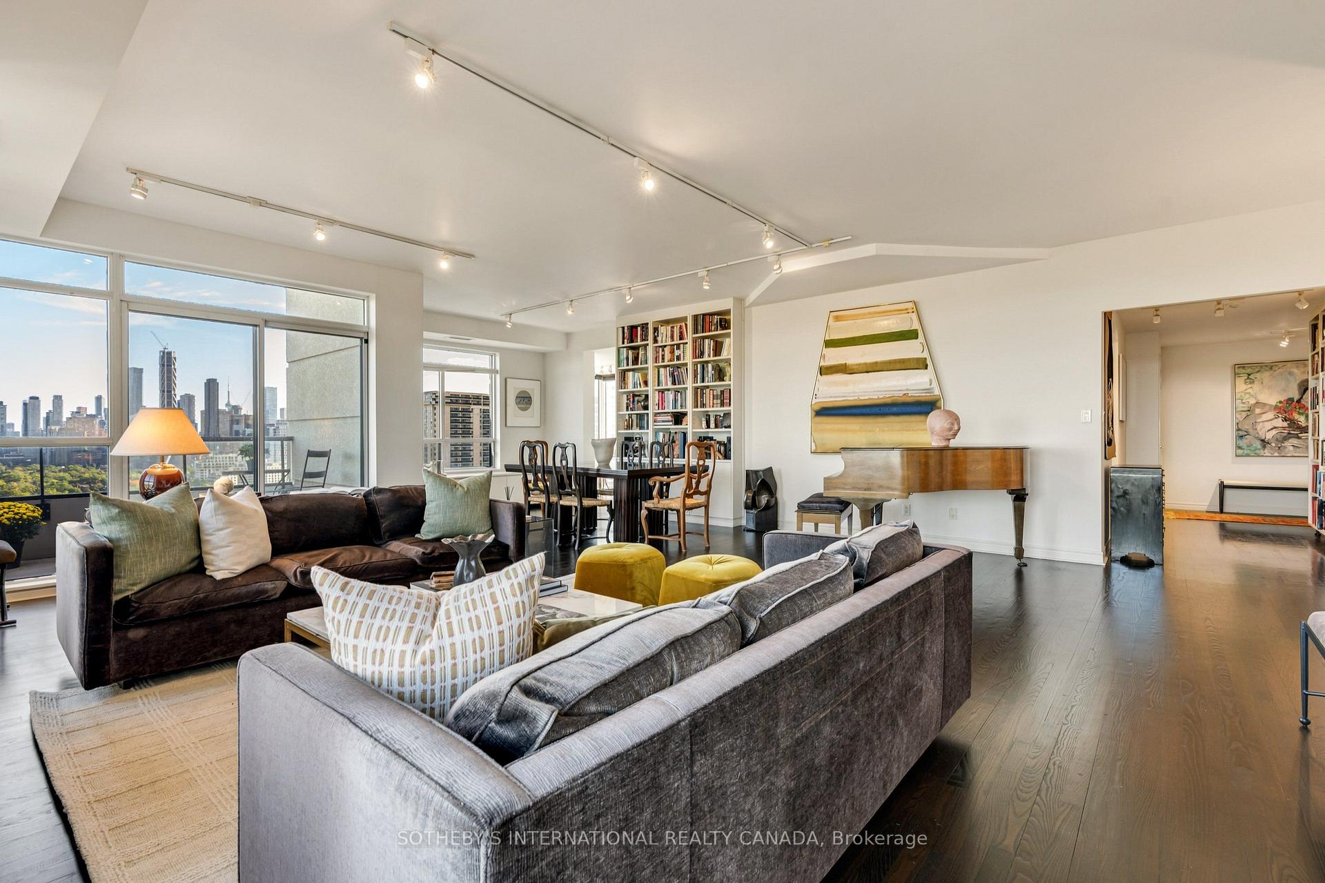 Photo 4 of Unit PH3, 38 Avoca Avenue, Toronto, Rosedale-Moore Park — HOMEH